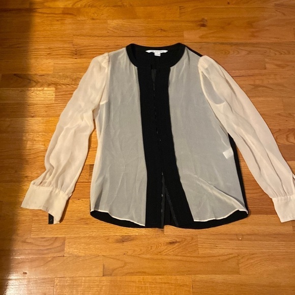 Women’s Diane vonFustenberg long sleeved top. Black and cream. Size 6 - Picture 1 of 7
